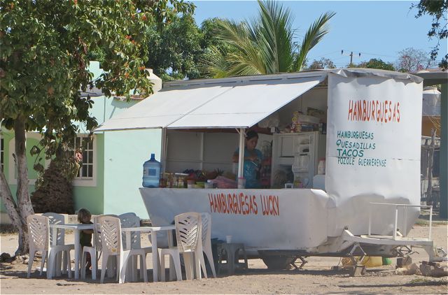 A food truck has sprung up at the embarcadero. Modern times catching up on the Isla.