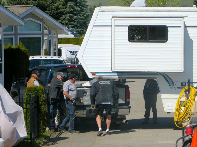 He was given tons of advice by the neighbors on the scene.