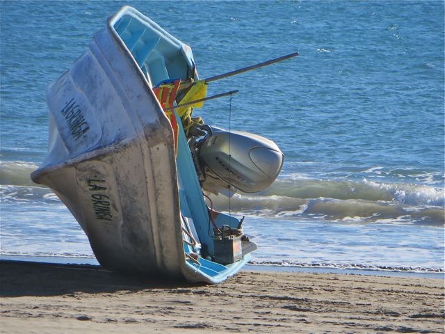 Always something new to see. I think this panga was in need of repair.
