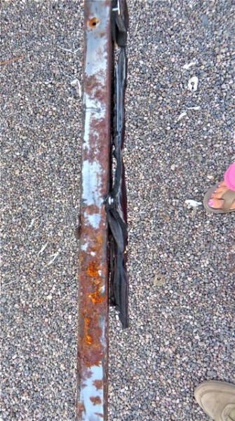 Meanwhile Erik was well into the LR slide and came upon a problem. We had major rust on one of the integral parts.