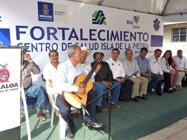 He offered to play at the opening. Of course many knew Heriberto including the Minister of Health for Sinaloa.