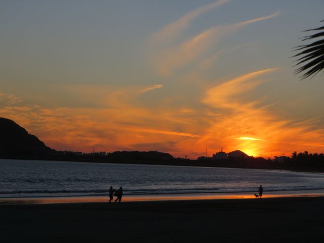 I never misses a sunset though. This fabulous one was taken last Saturday evening.