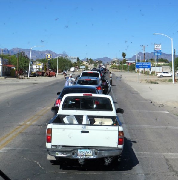 It was a huge schock to us to arrive at the US border only to find an undending lone up;