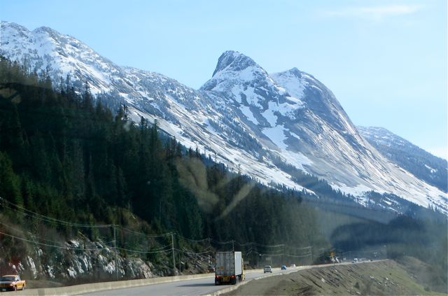 Fortuantely because of an early spring and more than fabulous weather we were able to drive home via the coquilhhap.