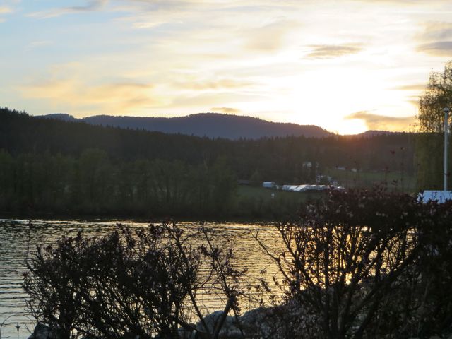 SUnset last night. Later it evolved into a 360 pretty pretty pink glow in the sky.