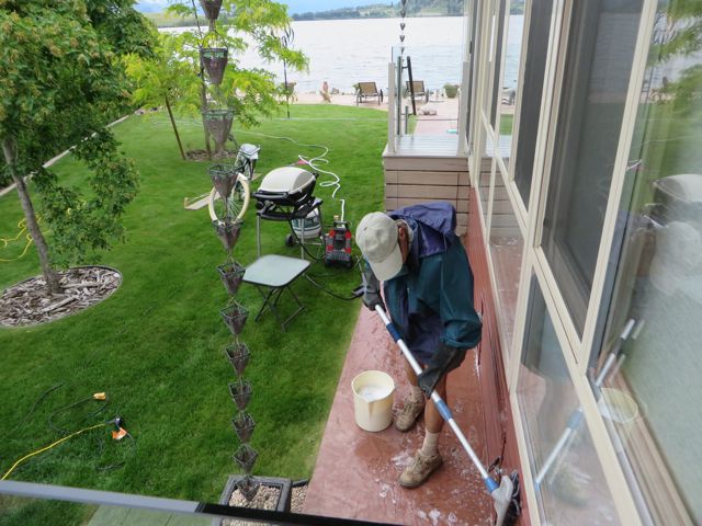 Colin power washed all the siding as well as scrubbed it with soap. Nice to get all the cobwebs off.