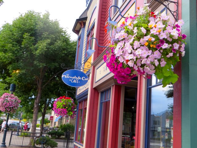 It is located in the trendy Pandosy area.