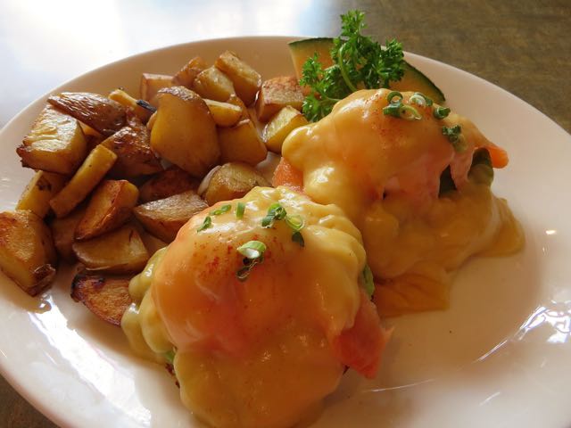 I ended up having the slamon and avocafo eggs benni.