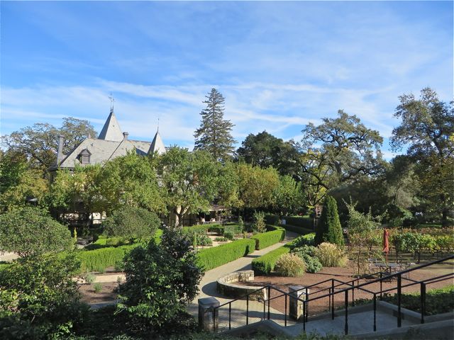 The grounds are lovely but the wine tasting area appeared rather touristy with more interest in selling stuff as well as the wine.